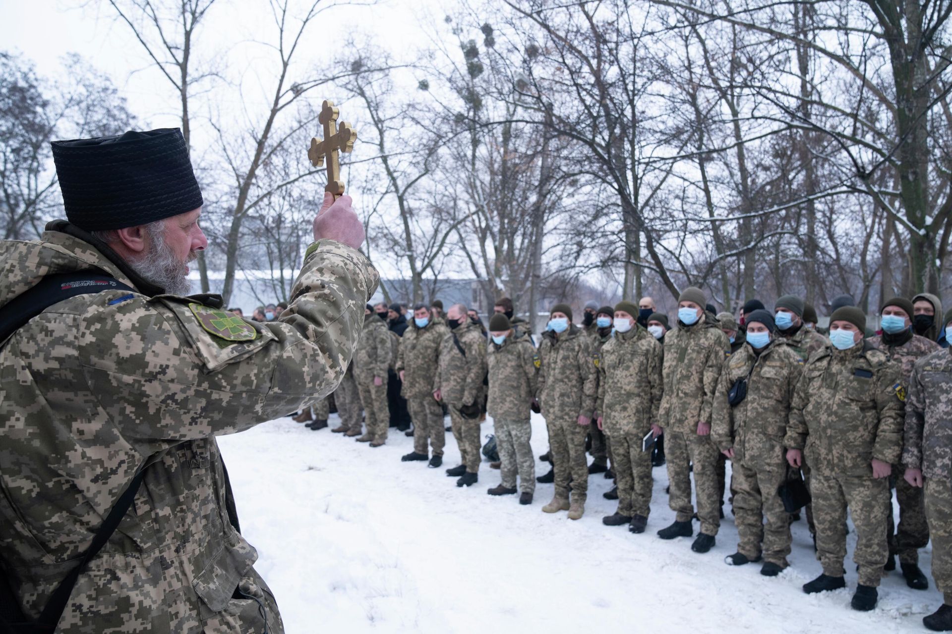 Капеллан ВСУ благословляет военнослужащих сил территориальной обороны Украины в Харькове Капеллан ВСУ благословляет военнослужащих сил территориальной обороны Украины в Харькове - РИА Новости, 1920, 31.01.2022