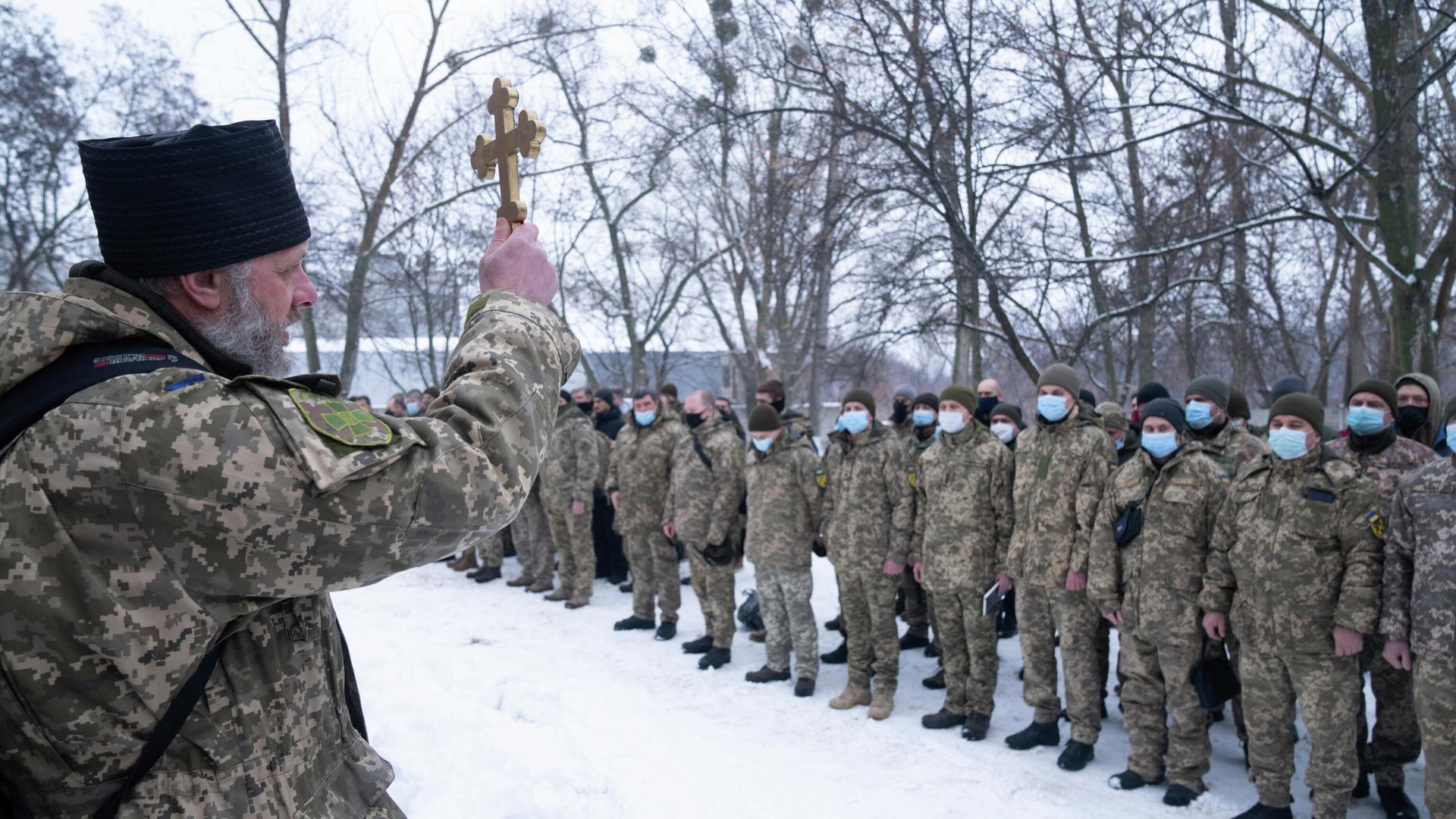 Капеллан ВСУ благословляет военнослужащих сил территориальной обороны Украины в Харькове Капеллан ВСУ благословляет военнослужащих сил территориальной обороны Украины в Харькове - РИА Новости, 1920, 03.02.2022