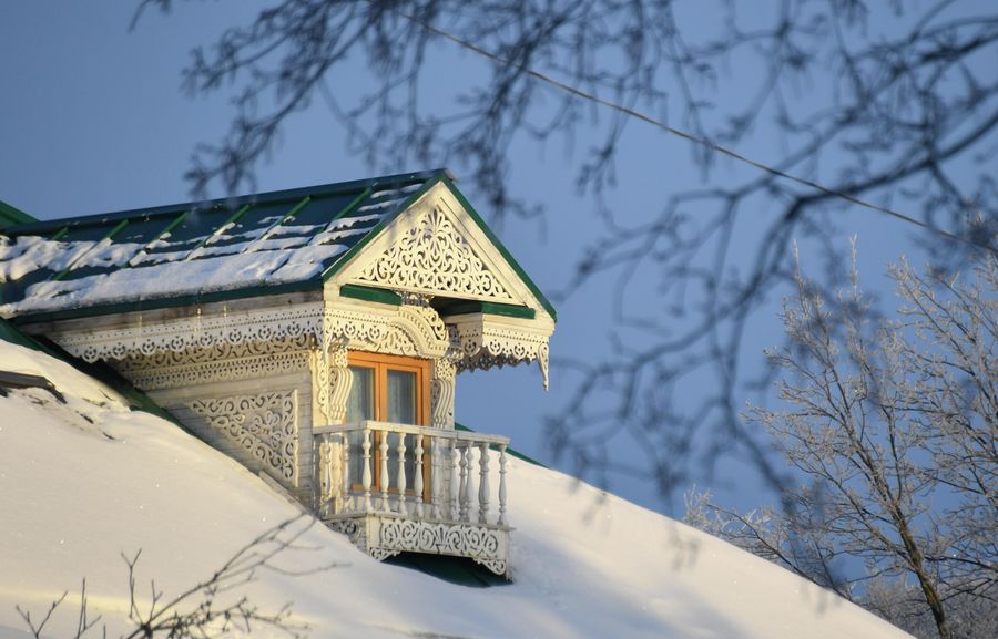 Фрагменты резного декора одного из жилых зданий Вологды Фрагменты резного декора одного из жилых зданий Вологды