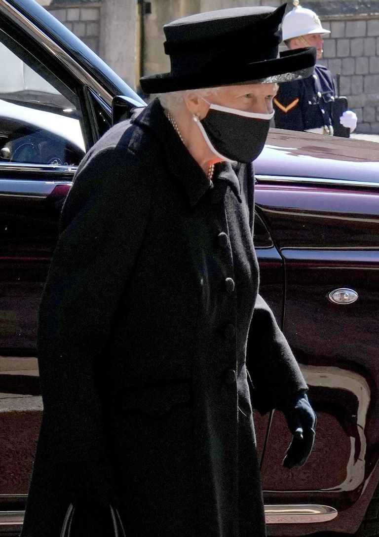 Королева Елизавета II прибывает на похоронах британского принца Филиппа герцога Эдинбургского
Королева Елизавета II прибывает на похоронах британского принца Филиппа герцога Эдинбургского