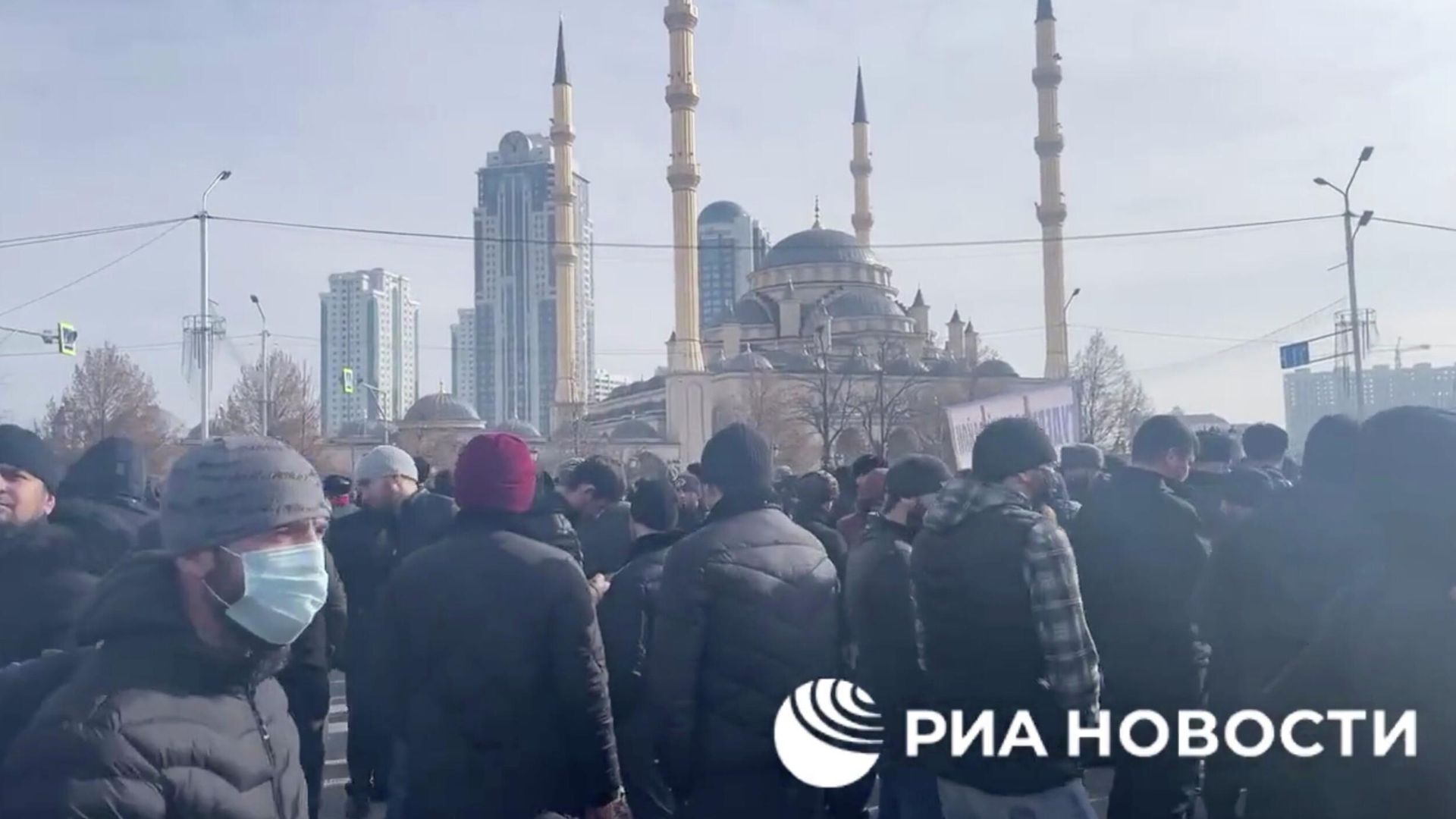 Участники митинга в Грозном. Кадр из видео Участники митинга в Грозном. Кадр из видео - РИА Новости, 1920, 02.02.2022