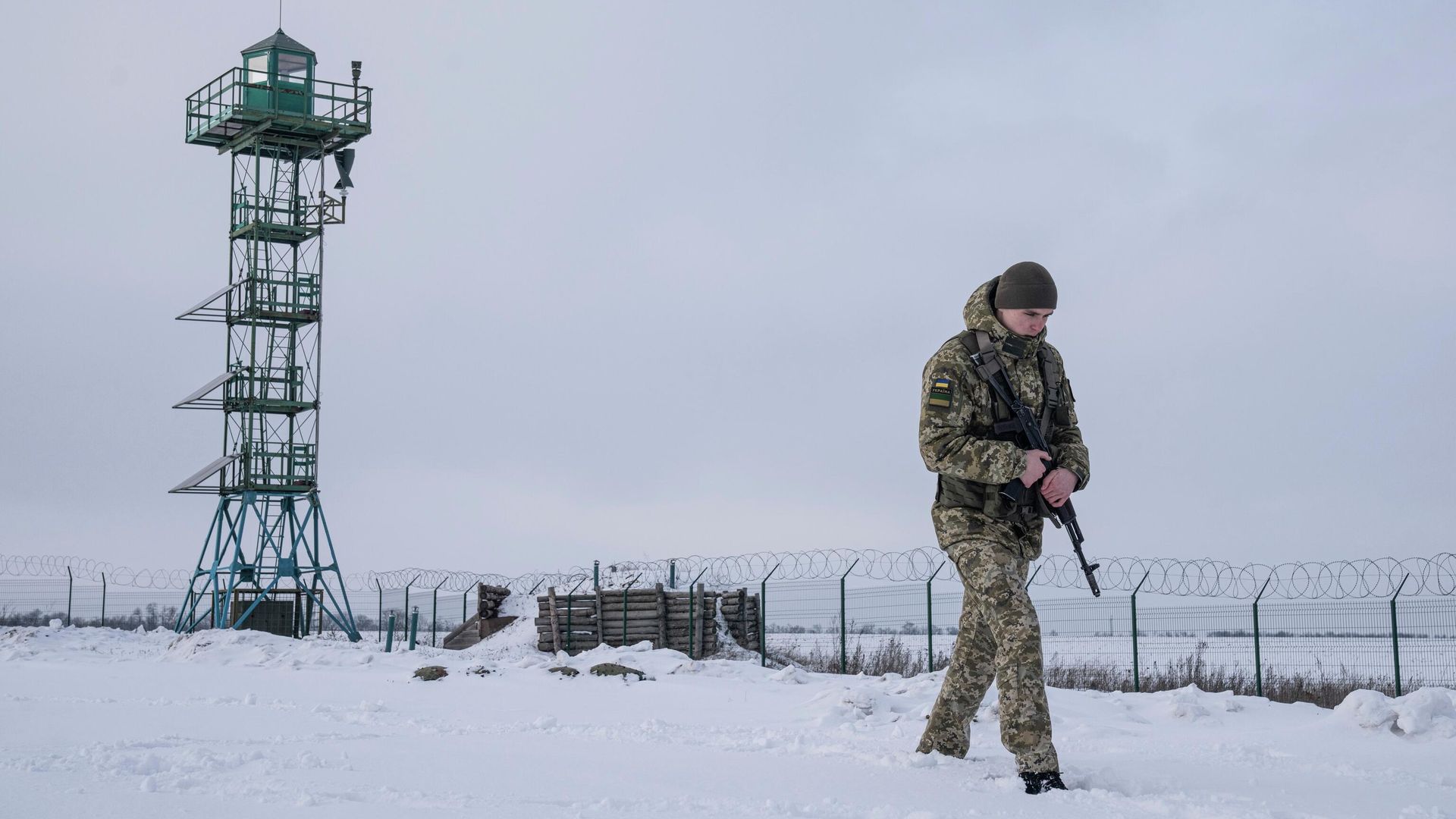 Украинский пограничник на границе с Россией Украинский пограничник на границе с Россией - РИА Новости, 1920, 19.02.2022