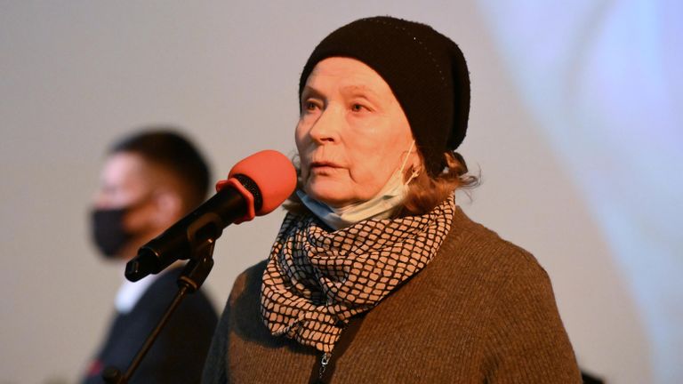 Актриса Людмила Зайцева выступает на церемонии прощания с Народным артистом РФ, драматургом и режиссером Виктором Мережко в Центральном доме кинематографистов Актриса Людмила Зайцева выступает на церемонии прощания с Народным артистом РФ, драматургом и режиссером Виктором Мережко в Центральном доме кинематографистов