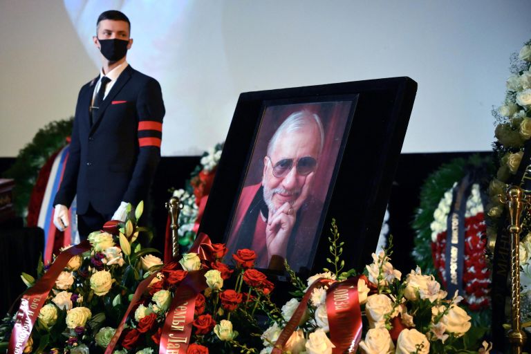 Портрет на церемонии прощания с Народным артистом РФ, драматургом и режиссером Виктором Мережко в Центральном доме кинематографистов Портрет на церемонии прощания с Народным артистом РФ, драматургом и режиссером Виктором Мережко в Центральном доме кинематографистов