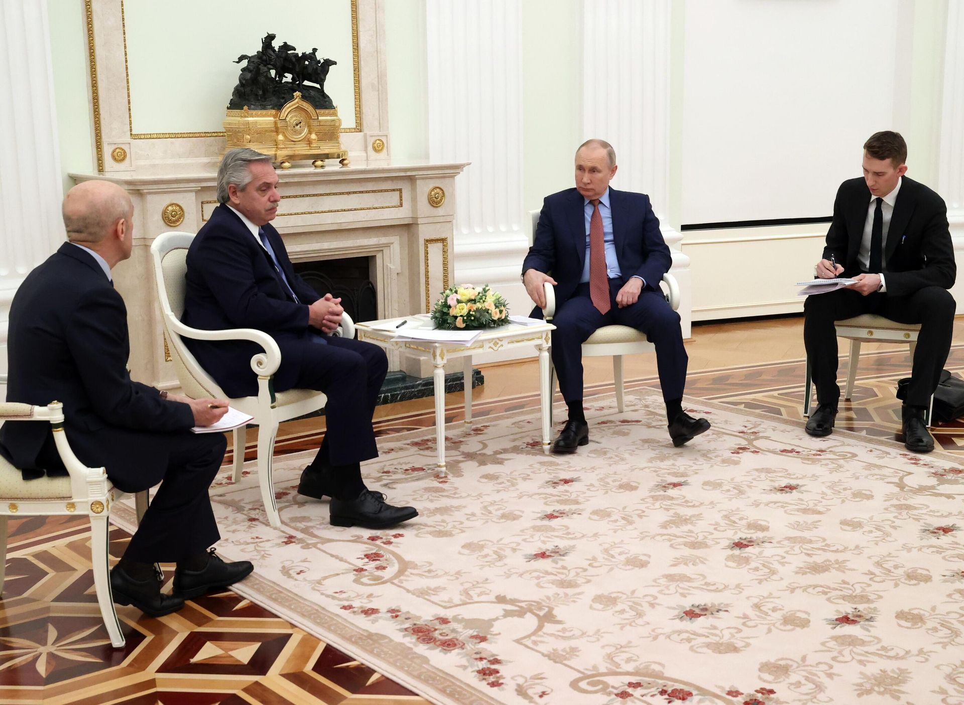 Президент РФ Владимир Путин и президент Аргентинской Республики Альберто Фернандес во время встречи в Кремле Президент РФ Владимир Путин и президент Аргентинской Республики Альберто Фернандес во время встречи в Кремле - РИА Новости, 1920, 28.06.2022