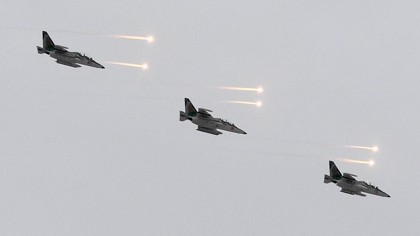 Самолеты Су-25 вооружённых сил Союзного государства России и Белоруссии во время учений Самолеты Су-25 вооружённых сил Союзного государства России и Белоруссии во время учений - РИА Новости, 1920, 02.02.2023