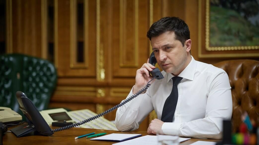 Президент Украины Владимир Зеленский во время телефонного разговора  - РИА Новости, 1920, 04.04.2023