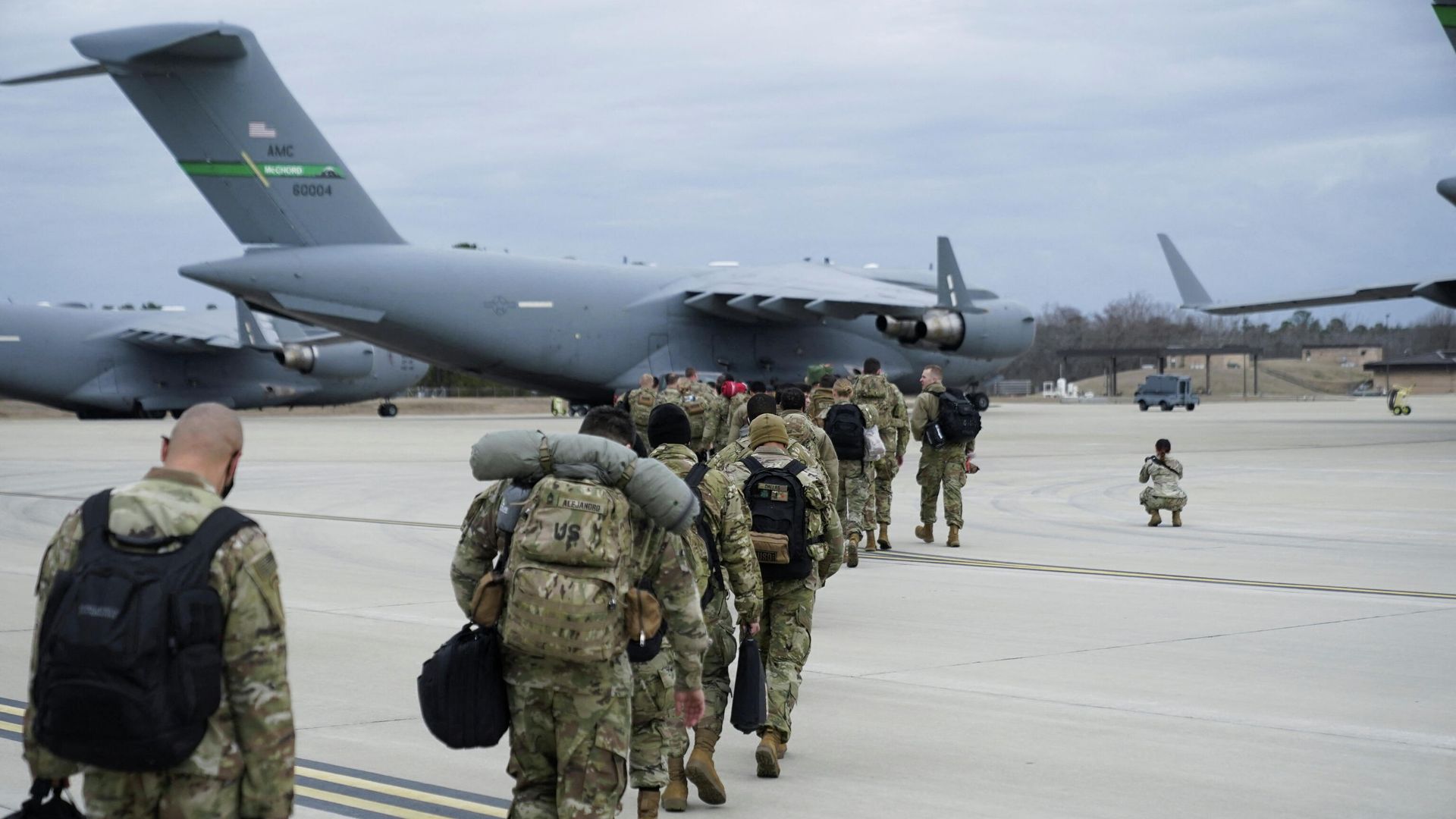 Военнослужащие армии США готовятся к отправке в Восточную Европу Военнослужащие армии США готовятся к отправке в Восточную Европу - РИА Новости, 1920, 14.02.2022