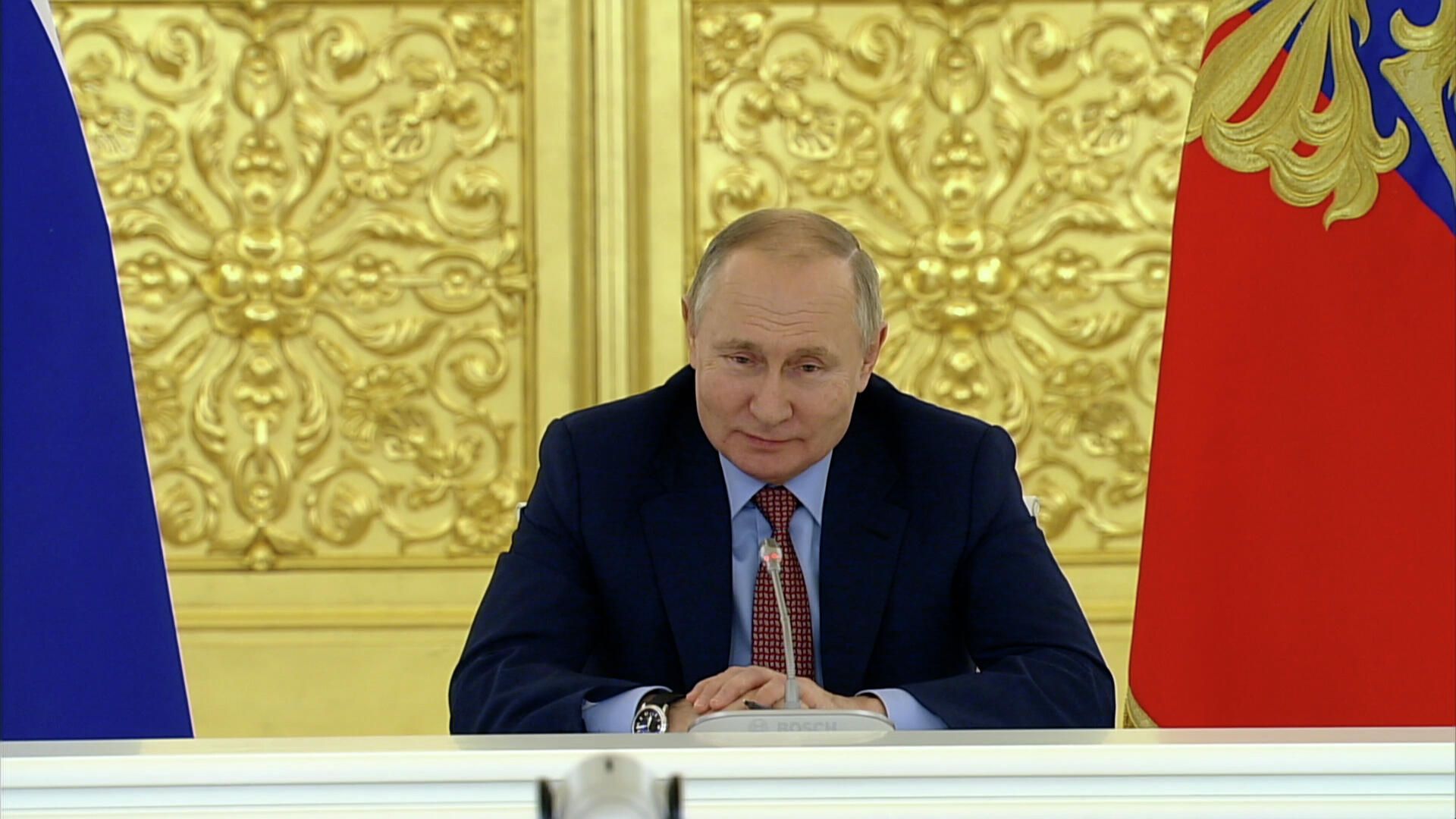 Путин: Ограничения для контактных лиц можно в ближайшее время снимать Путин: Ограничения для контактных лиц можно в ближайшее время снимать - РИА Новости, 1920, 03.02.2022