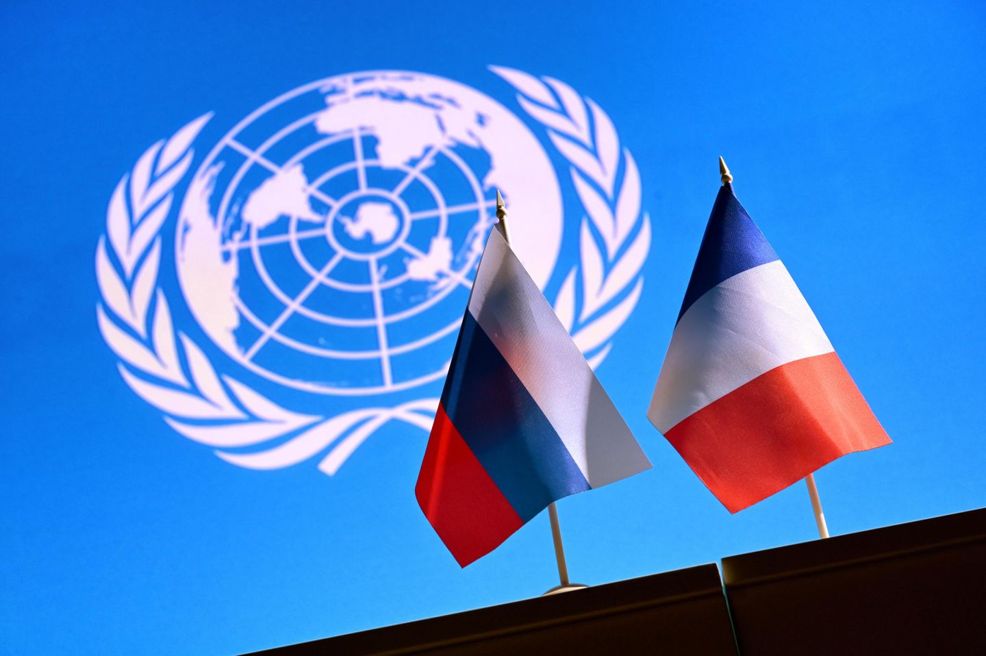 Государственные флаги России и Франции Государственные флаги России и Франции