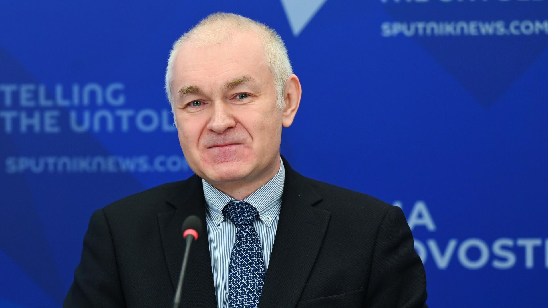 Декан факультета рекламы и связей с общественностью Российского государственного гуманитарного университета Алан Абаев во время презентации исследования РГГУ Платформенная занятость как инструмент трудовой социализации представителей поколения Х в Международном мультимедийном пресс-центре МИА Россия сегодня в Москве Декан факультета рекламы и связей с общественностью Российского государственного гуманитарного университета Алан Абаев во время презентации исследования РГГУ Платформенная занятость как инструмент трудовой социализации представителей поколения Х в Международном мультимедийном пресс-центре МИА Россия сегодня в Москве - РИА Новости, 1920, 04.02.2022