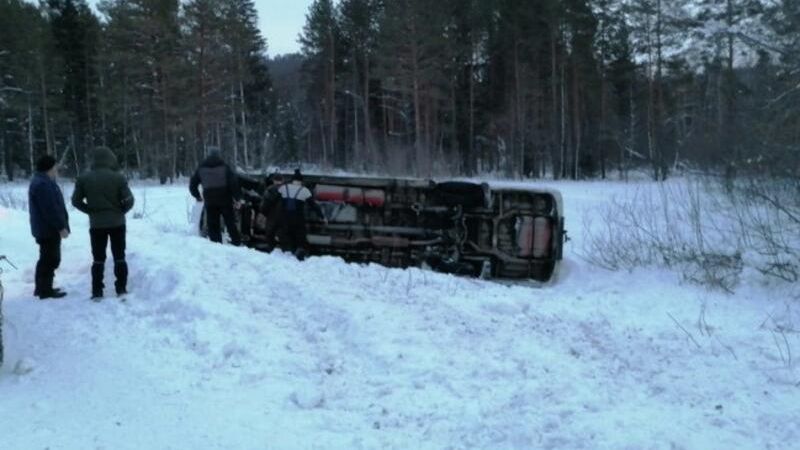 ДТП с участием рейсового автобуса на автодороге Белорецк — Отнурок в Башкирии ДТП с участием рейсового автобуса на автодороге Белорецк — Отнурок в Башкирии - РИА Новости, 1920, 05.02.2022