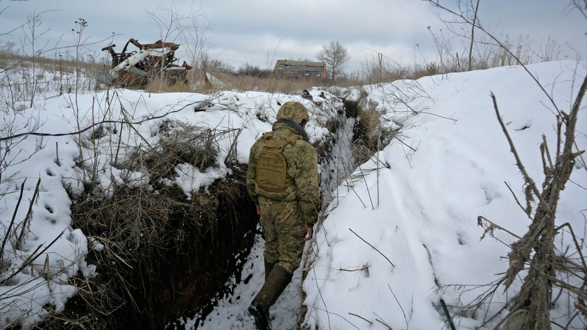 Украинский военный на позиции в Луганской области Украинский военный на позиции в Луганской области - РИА Новости, 1920, 18.02.2022