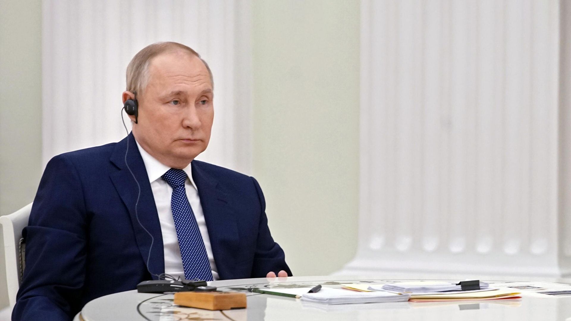 Президент России Владимир Путин во время переговоров с президентом Франции Эммануэлем Макроном в Кремле Президент России Владимир Путин во время переговоров с президентом Франции Эммануэлем Макроном в Кремле - РИА Новости, 1920, 11.02.2022