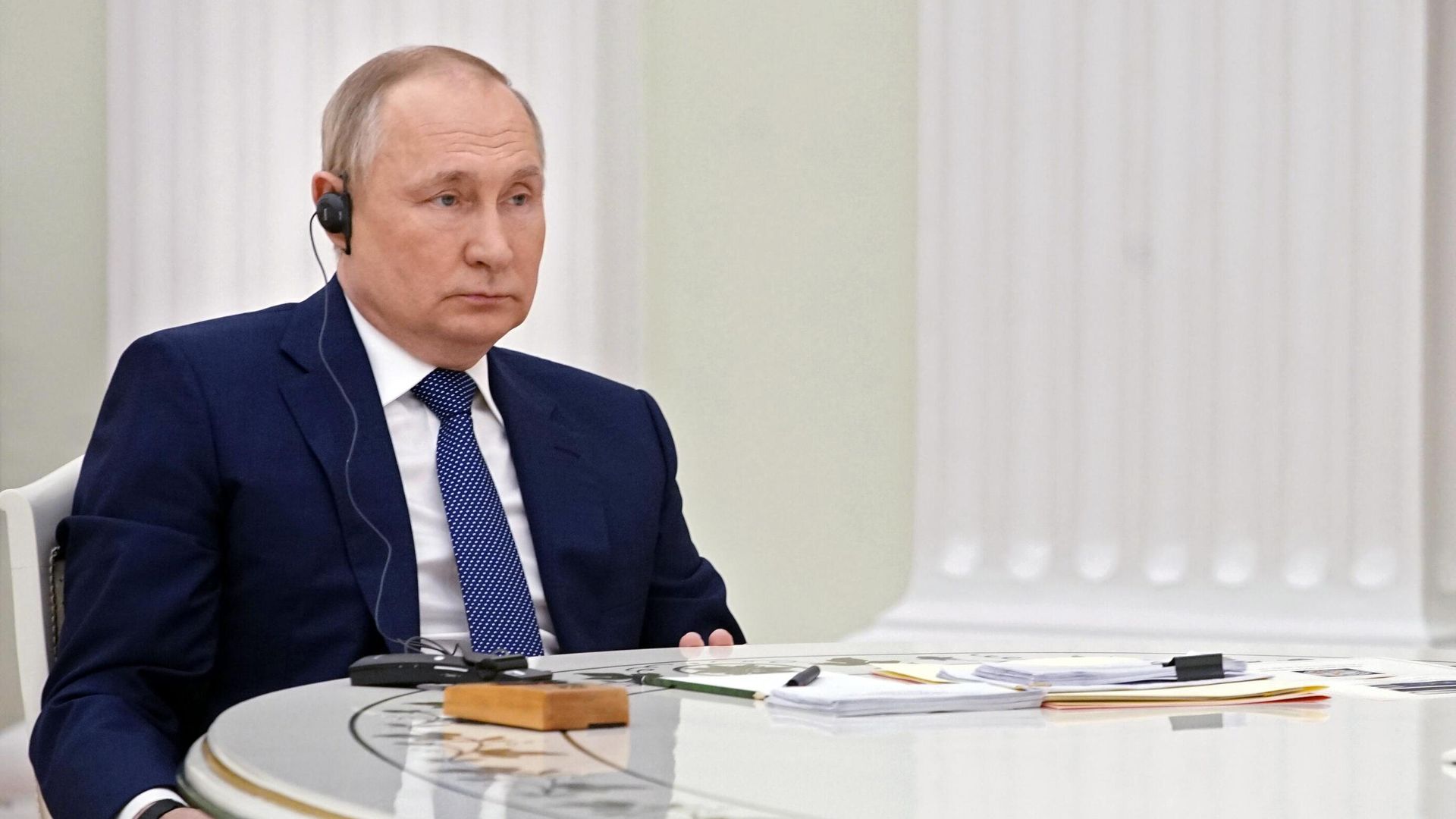 Президент России Владимир Путин во время переговоров с президентом Франции Эммануэлем Макроном в Кремле Президент России Владимир Путин во время переговоров с президентом Франции Эммануэлем Макроном в Кремле - РИА Новости, 1920, 11.02.2022