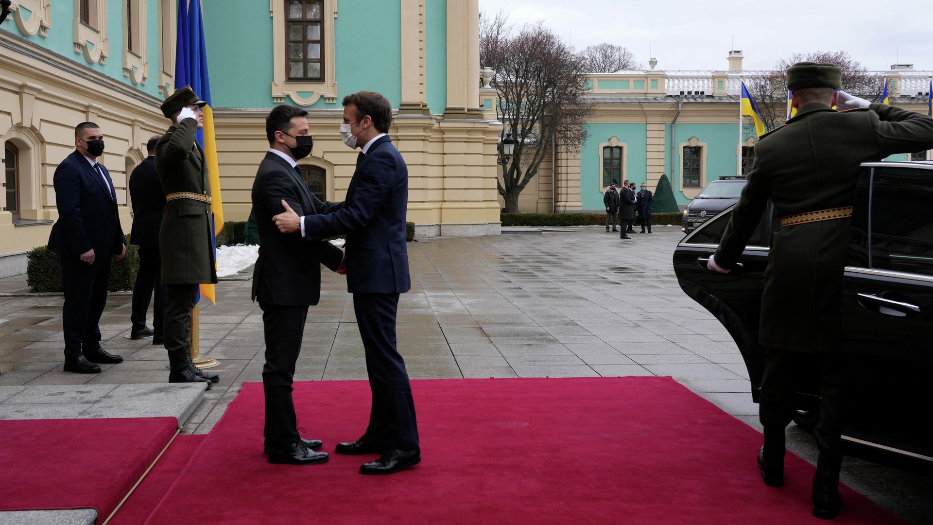 Президент Украины Владимир Зеленский и президент Франции Эммануэль Макрон во время встречи в Киеве. 8 февраля 2022 - РИА Новости, 1920, 08.02.2022