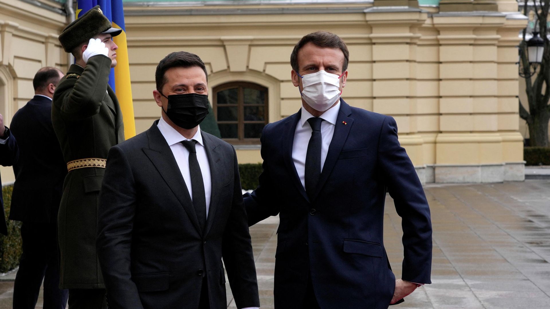 Президент Украины Владимир Зеленский и президент Франции Эммануэль Макрон во время встречи в Киеве Президент Украины Владимир Зеленский и президент Франции Эммануэль Макрон во время встречи в Киеве - РИА Новости, 1920, 08.02.2022