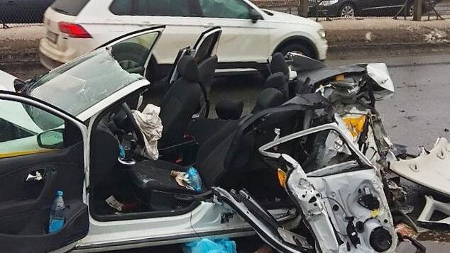 Автомобиль, пострадавший в результате ДТП с участием девяти машин на Рублевском шоссе у станции метро Кунцевская Автомобиль, пострадавший в результате ДТП с участием девяти машин на Рублевском шоссе у станции метро Кунцевская - РИА Новости, 1920, 08.02.2022