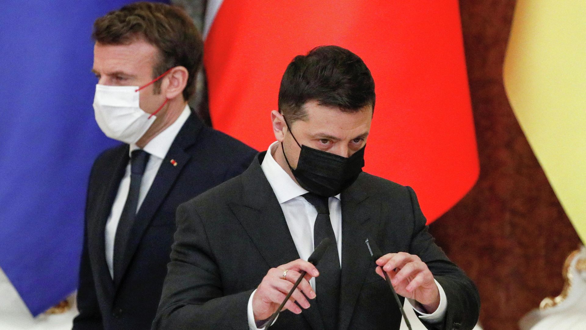 Президент Украины Владимир Зеленский и президент Франции Эммануэль Макрон Президент Украины Владимир Зеленский и президент Франции Эммануэль Макрон - РИА Новости, 1920, 10.02.2022
