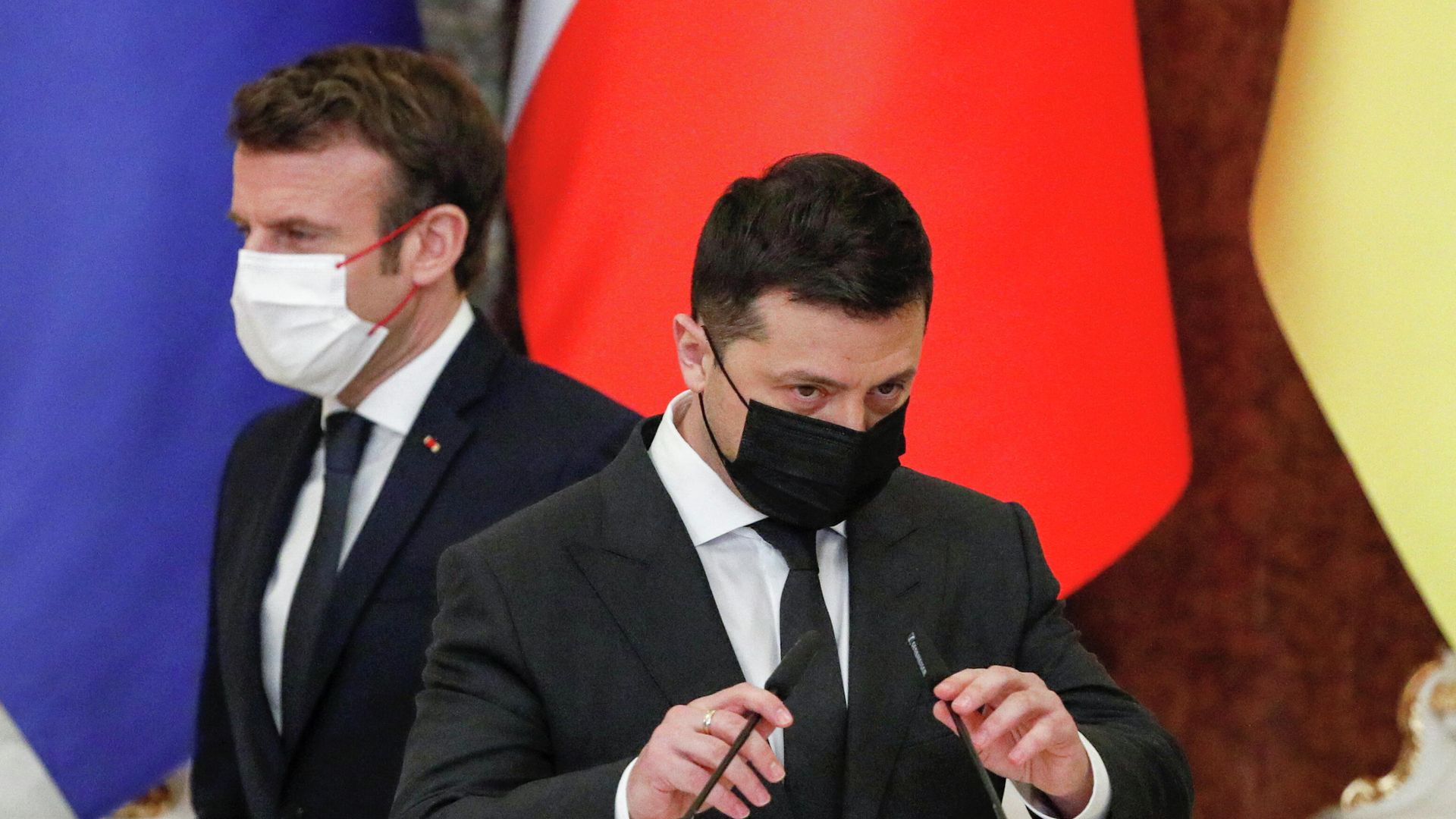 Президент Украины Владимир Зеленский и президент Франции Эммануэль Макрон во время пресс-конференции после переговоров в Киеве Президент Украины Владимир Зеленский и президент Франции Эммануэль Макрон во время пресс-конференции после переговоров в Киеве - РИА Новости, 1920, 10.02.2022