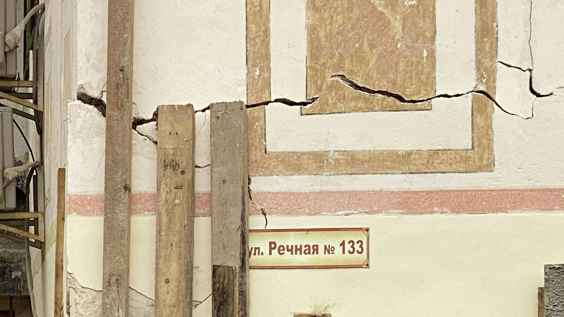В результате реставрационных работ в одном из зданий комплекса Ханского дворца в г. Бахчисарай появились трещины В результате реставрационных работ в одном из зданий комплекса Ханского дворца в г. Бахчисарай появились трещины - РИА Новости, 1920, 09.02.2022