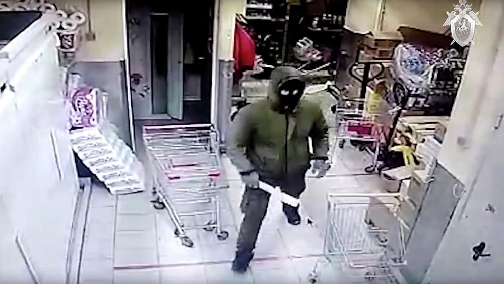 Нападение на магазин в городском округе Истра. Кадр записи камеры видеонаблюдения Нападение на магазин в городском округе Истра. Кадр записи камеры видеонаблюдения - РИА Новости, 1920, 09.02.2022