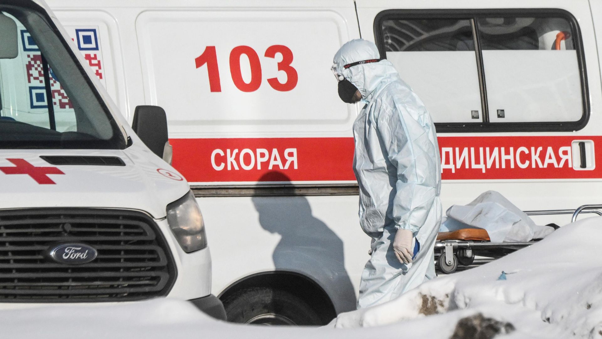 Медицинский работник на территории карантинного центра в Коммунарке Медицинский работник на территории карантинного центра в Коммунарке - РИА Новости, 1920, 07.10.2022