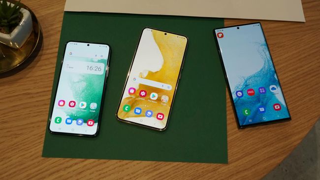 Смартфон Samsung Galaxy S22