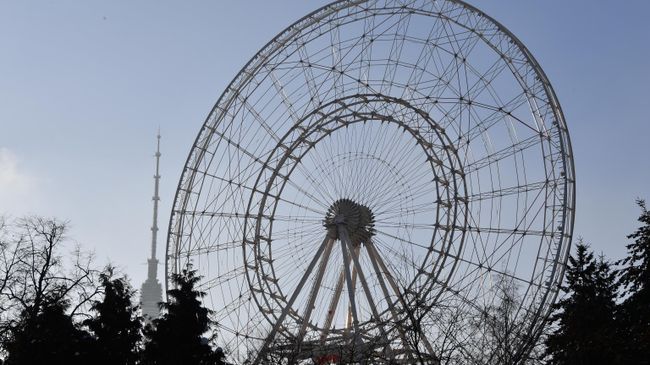 Колесо обозрения Солнце Москвы на ВДНХ