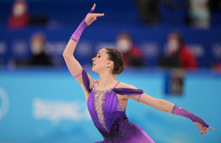 Российская спортсменка, член сборной России (команда ОКР) Камила Валиева выступает с короткой программой в командных соревнований по фигурному катанию на XXIV зимних Олимпийских играх в Пекине