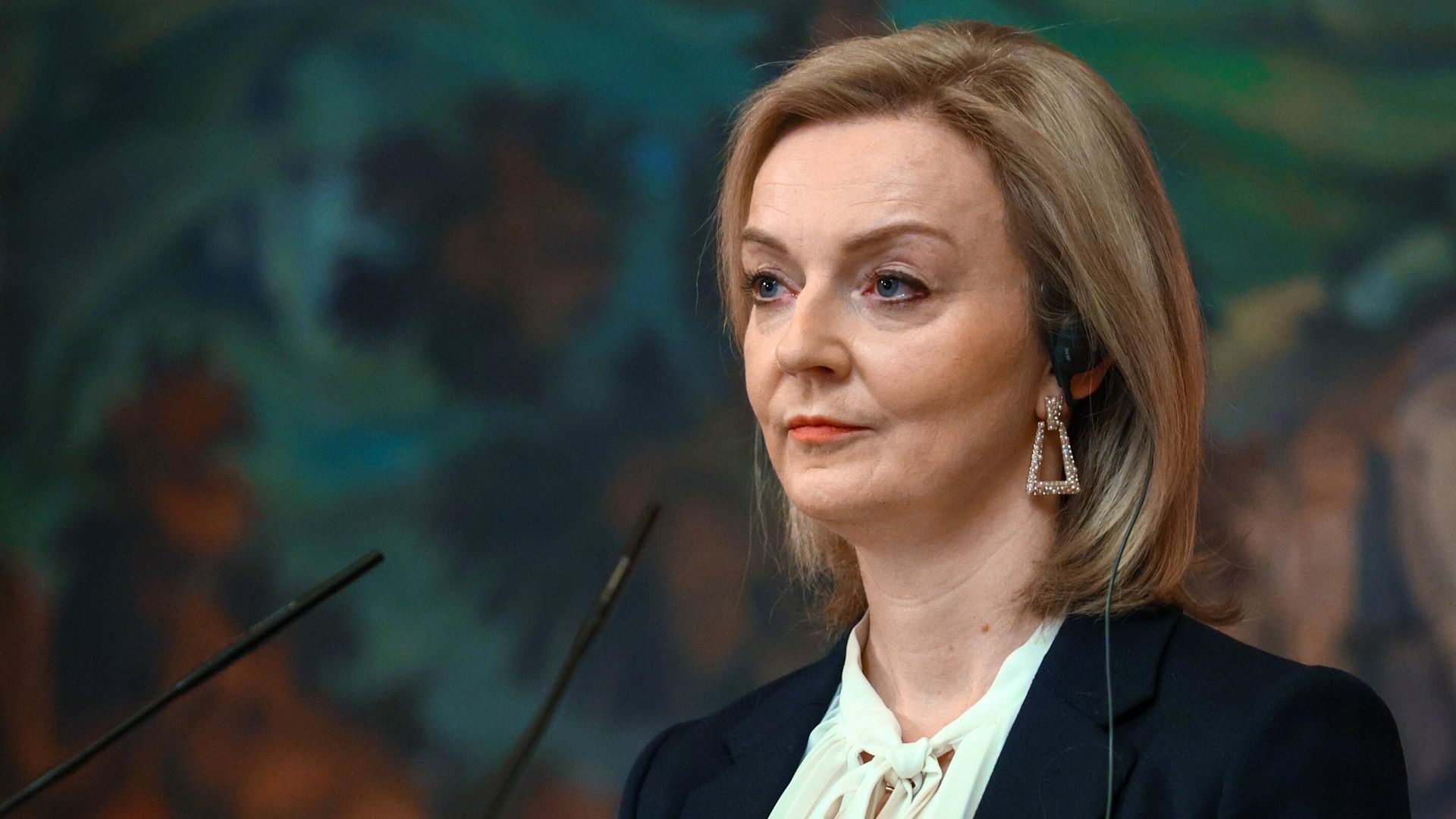 Глава МИД Великобритании Элизабет Трасс на пресс-конференции по итогам переговоров с министром иностранных дел России Сергеем Лавровым Глава МИД Великобритании Элизабет Трасс на пресс-конференции по итогам переговоров с министром иностранных дел России Сергеем Лавровым - РИА Новости, 1920, 11.02.2022