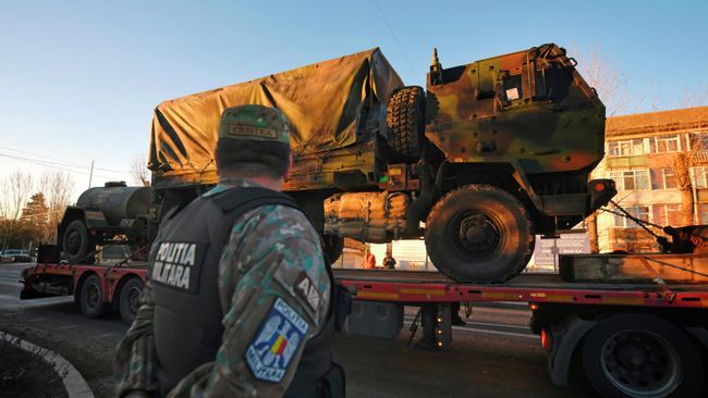 Военная техника США прибывает на авиабазу Михаила Когэлничану в Румынии