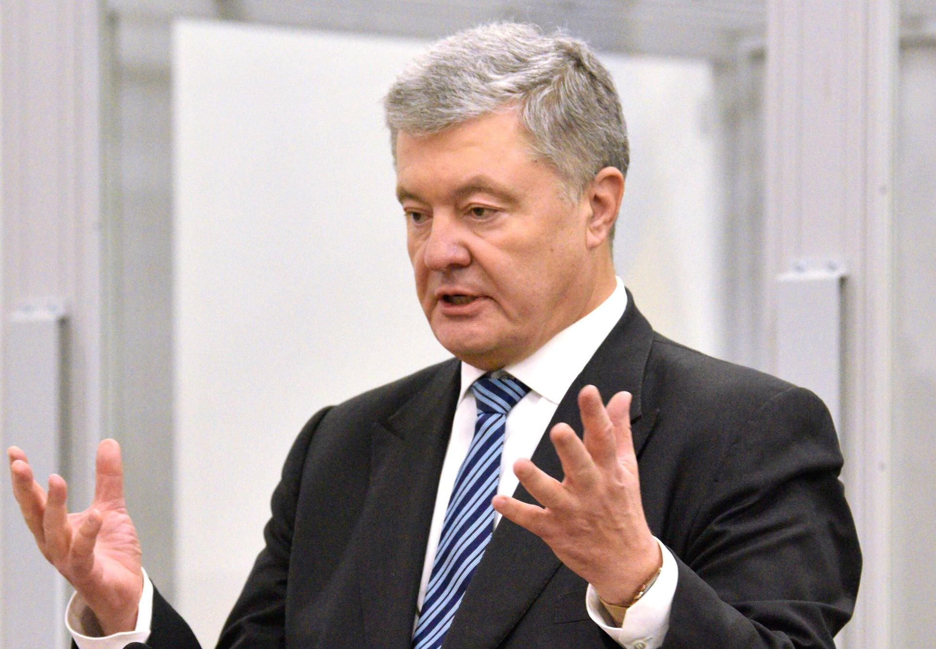 Бывший президент Украины Петр Порошенко, обвиняемый в государственной измене, в здании Киевского апелляционного суда Бывший президент Украины Петр Порошенко, обвиняемый в государственной измене, в здании Киевского апелляционного суда - РИА Новости, 1920, 17.02.2025