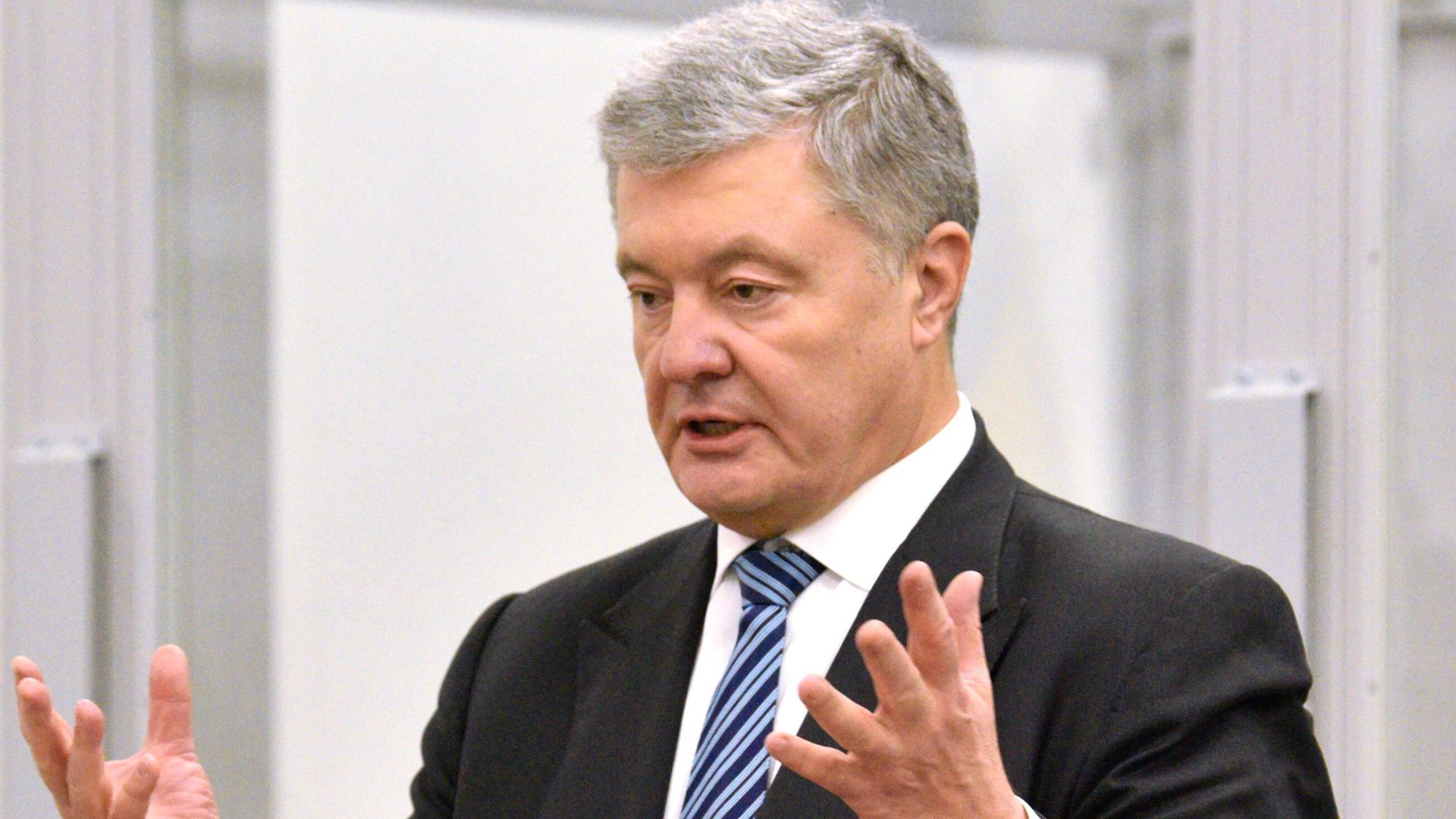 Бывший президент Украины Петр Порошенко, обвиняемый в государственной измене, в здании Киевского апелляционного суда Бывший президент Украины Петр Порошенко, обвиняемый в государственной измене, в здании Киевского апелляционного суда - РИА Новости, 1920, 30.10.2024