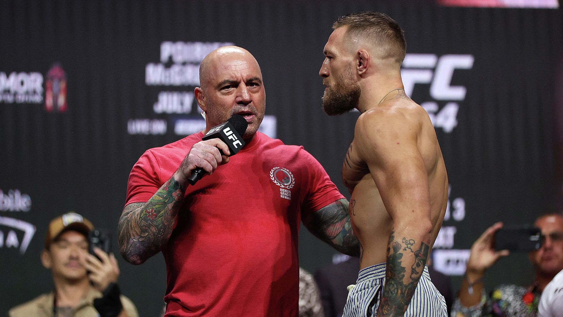 Джо Роган и Конор Макгрегор перед турниром UFC 264 Джо Роган и Конор Макгрегор перед турниром UFC 264 - РИА Новости, 1920, 13.02.2022