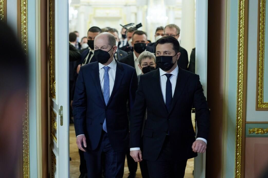 Федеральный канцлер Германии Олаф Шольц и президент Украины Владимир Зеленский во время встречи в Киеве Федеральный канцлер Германии Олаф Шольц и президент Украины Владимир Зеленский во время встречи в Киеве - РИА Новости, 1920, 15.02.2022