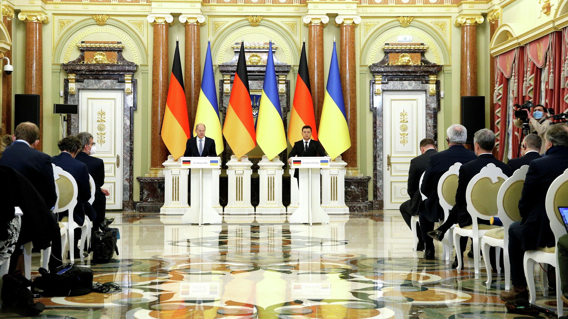 Федеральный канцлер Германии Олаф Шольц и президент Украины Владимир Зеленский во время совместной пресс-конференции в Киеве - РИА Новости, 1920, 14.02.2022