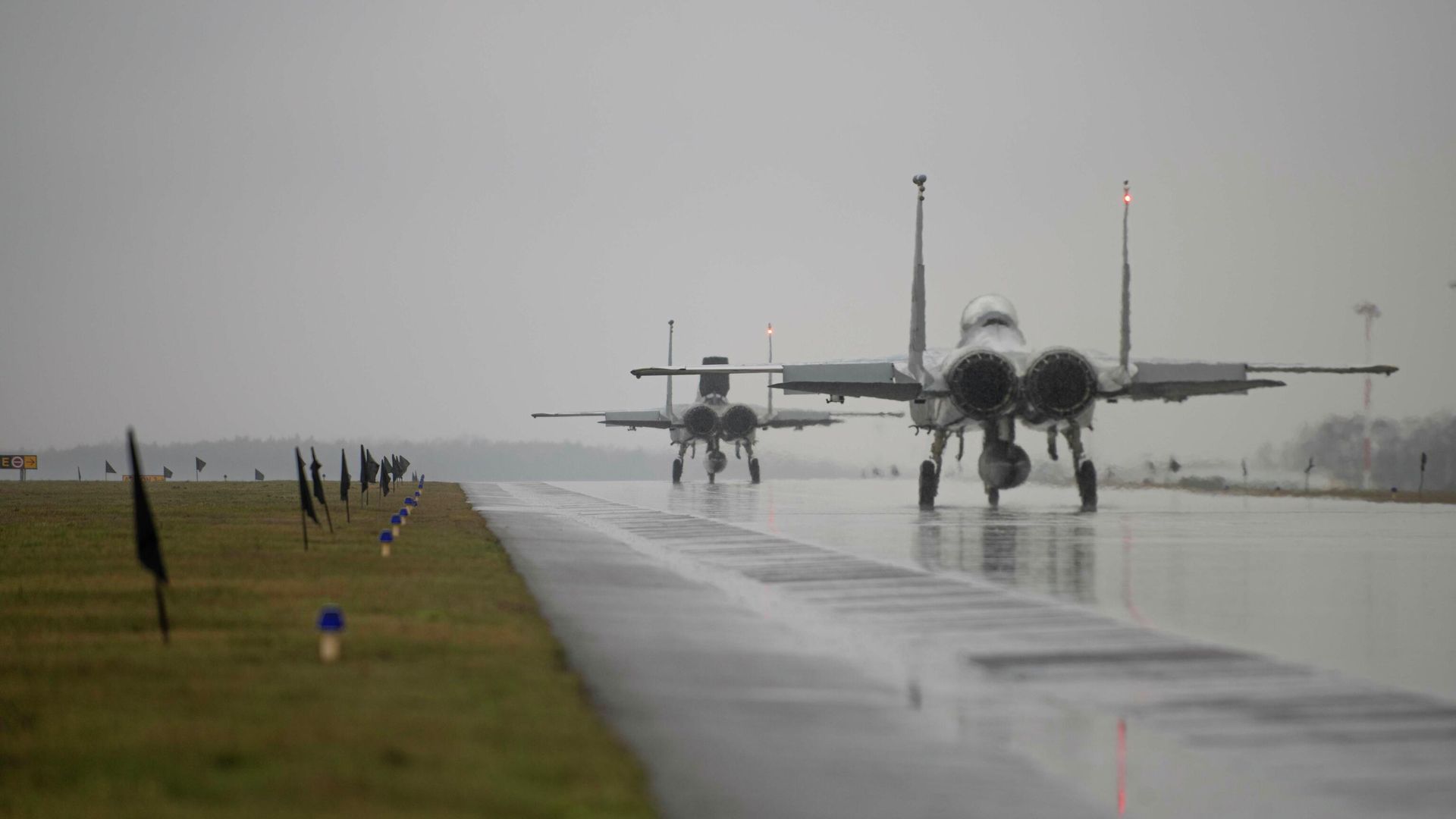 Истребители F-15C ВВС США на авиабазе в городе Ласк, Польша Истребители F-15C ВВС США на авиабазе в городе Ласк, Польша - РИА Новости, 1920, 06.09.2026