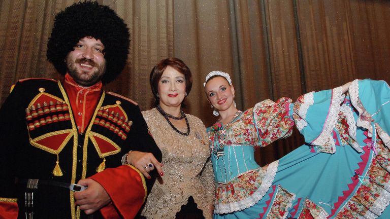 Народная артистка России Зинаида Кириенко - исполнительница роли Натальи Мелеховой - во время юбилейного вечера, посвященного 50-летию кинокартины Сергея Герасимова Тихий Дон Народная артистка России Зинаида Кириенко - исполнительница роли Натальи Мелеховой - во время юбилейного вечера, посвященного 50-летию кинокартины Сергея Герасимова Тихий Дон