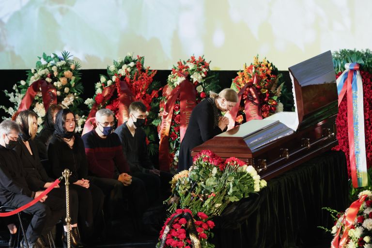 Актриса Людмила Зайцева на церемонии прощания с актрисой Зинаидой Кириенко в Большом зале Дома кино в Москве Актриса Людмила Зайцева на церемонии прощания с актрисой Зинаидой Кириенко в Большом зале Дома кино в Москве