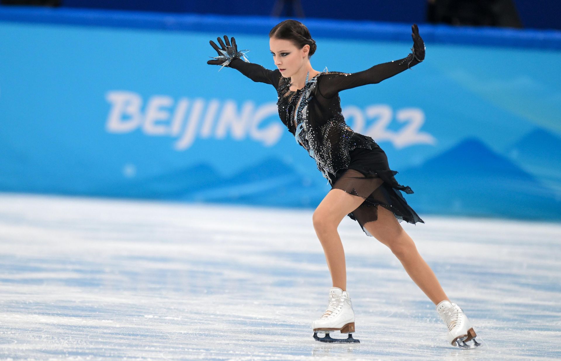 Анна Щербакова выступает с короткой программой на соревнованиях по фигурному катанию на XXIV зимних Олимпийских играх в Пекине Анна Щербакова выступает с короткой программой на соревнованиях по фигурному катанию на XXIV зимних Олимпийских играх в Пекине - РИА Новости, 1920, 15.02.2022