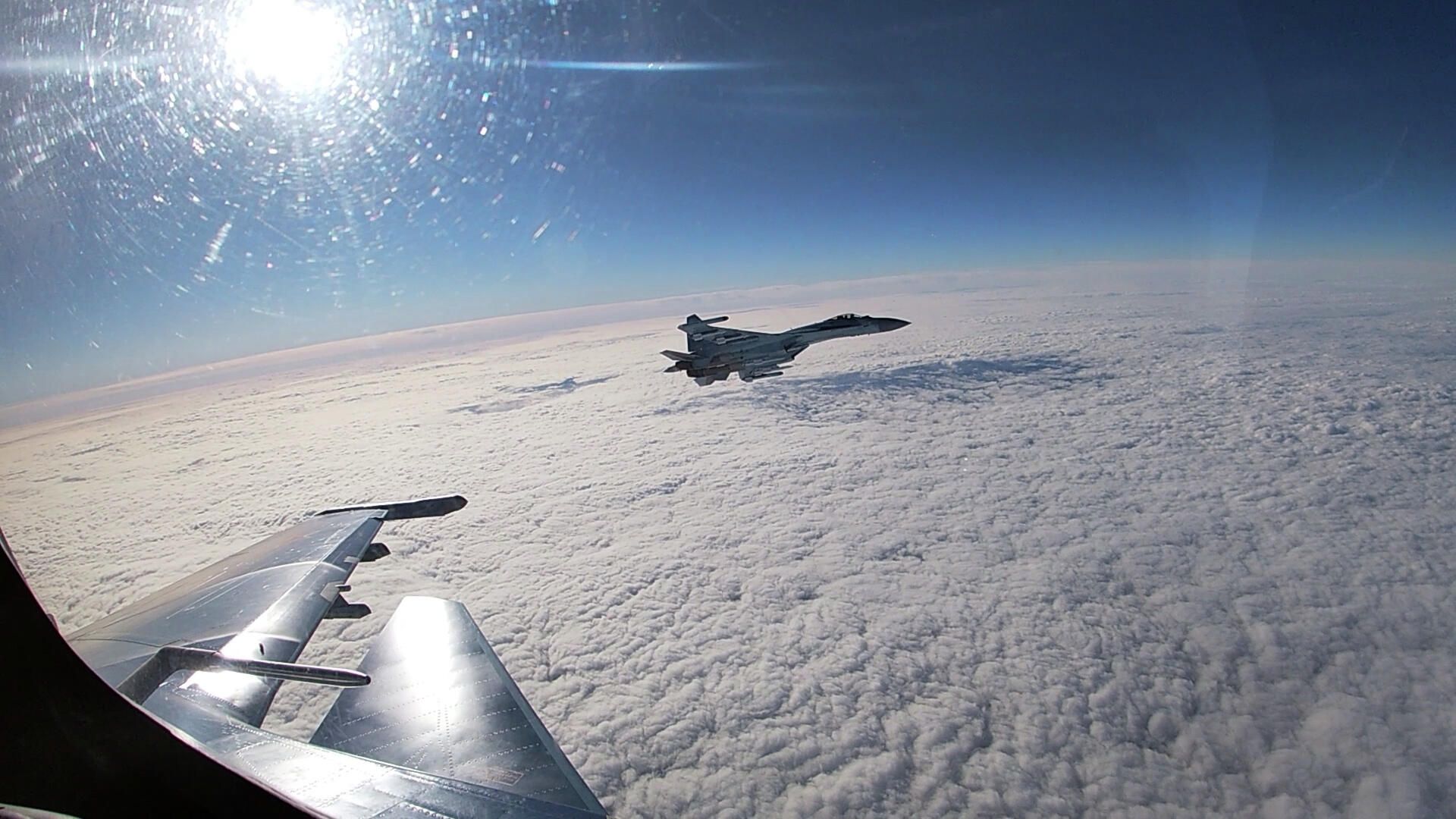 Перехват нарушителя воздушной границы: Су-35 на российско-белорусских учениях Перехват нарушителя воздушной границы: Су-35 на российско-белорусских учениях - РИА Новости, 1920, 16.02.2022