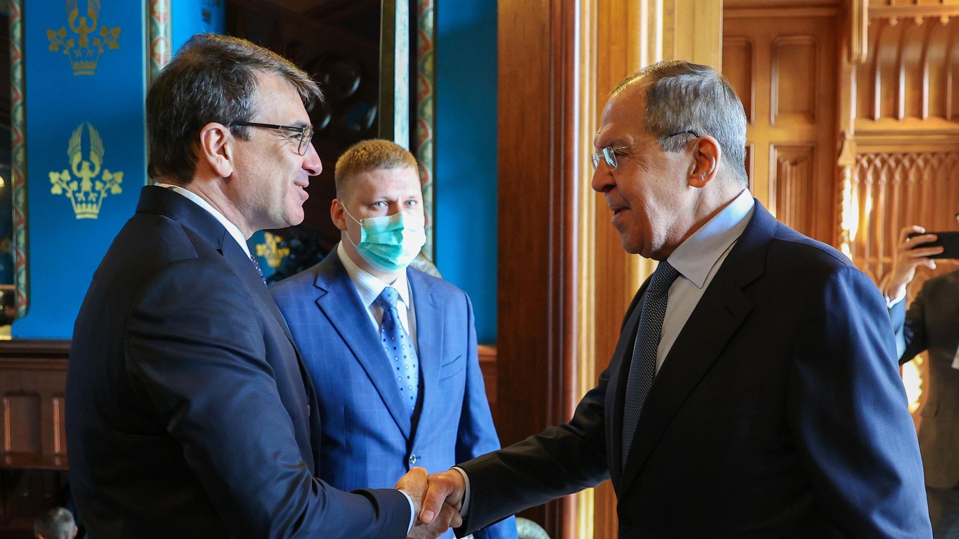 Министр иностранных дел РФ Сергей Лавров и глава МИД Бразилии Карлус Альберту Франку Франса во время встречи в Доме приемов МИД РФ в Москве Министр иностранных дел РФ Сергей Лавров и глава МИД Бразилии Карлус Альберту Франку Франса во время встречи в Доме приемов МИД РФ в Москве - РИА Новости, 1920, 16.02.2022