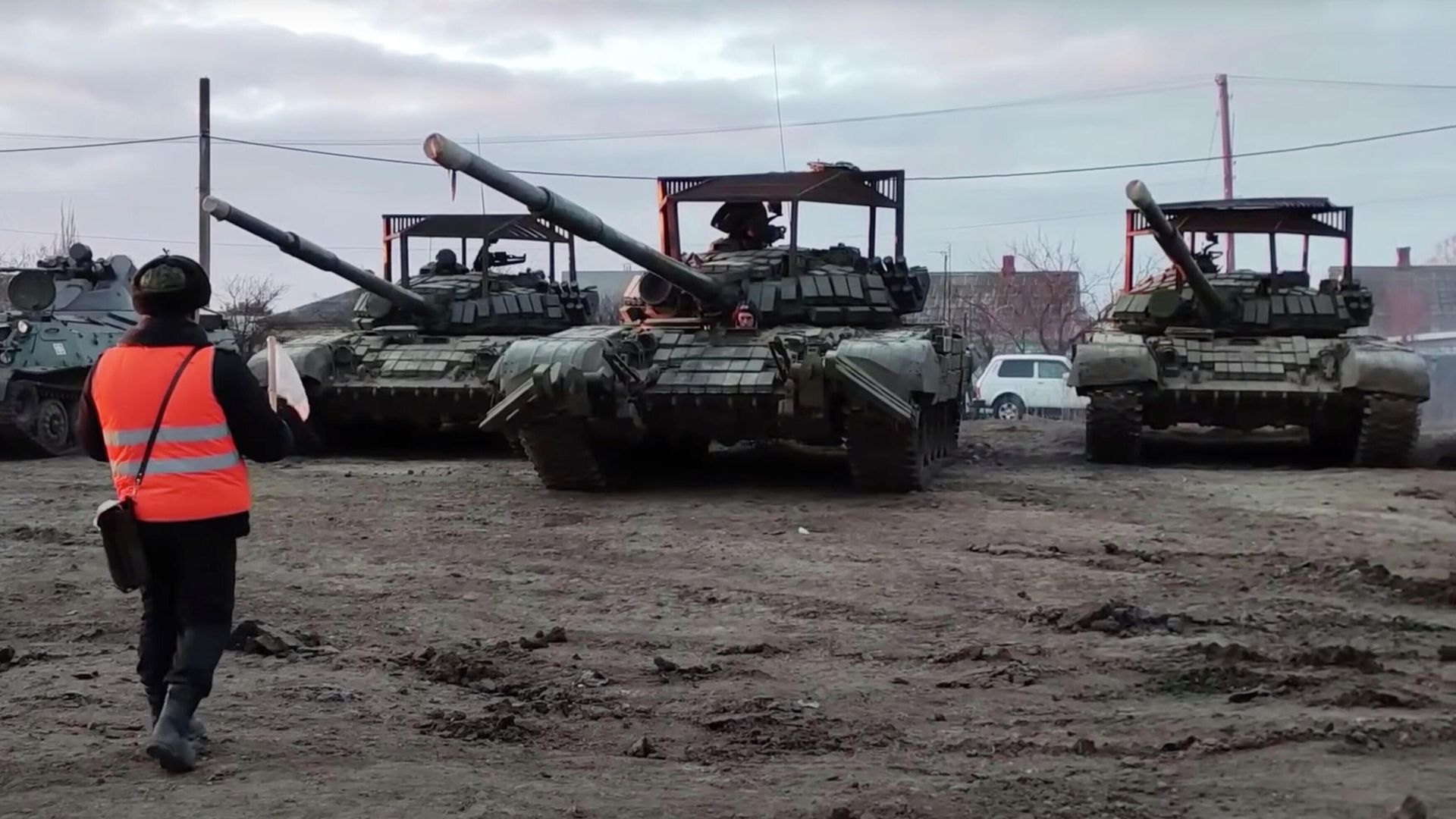 Погрузка на железнодорожный транспорт для убытия в пункты постоянной дислокации подразделений Южного военного округа. Кадр видео Погрузка на железнодорожный транспорт для убытия в пункты постоянной дислокации подразделений Южного военного округа. Кадр видео - РИА Новости, 1920, 16.02.2022