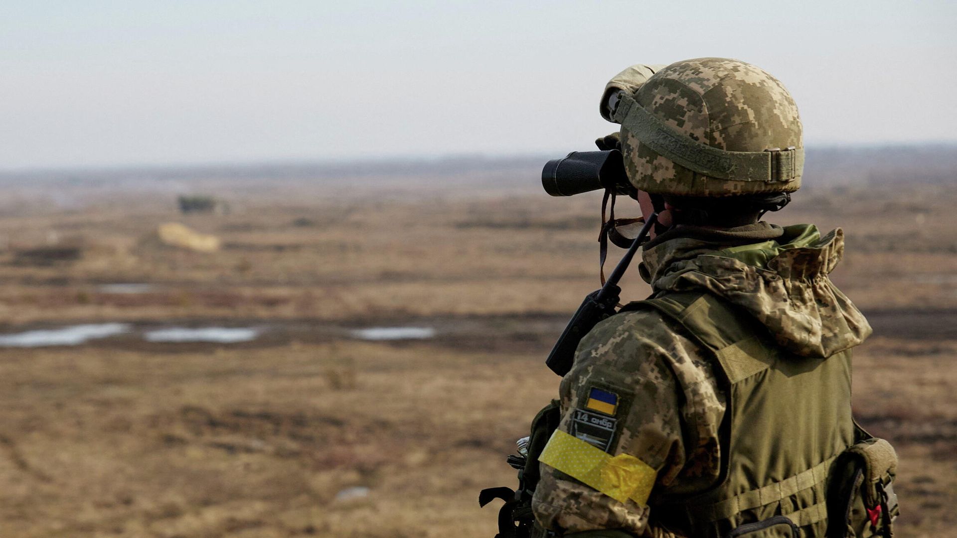 Украинский военнослужащий во время учений в Ровенской области, Украина. 16 февраля 2022 Украинский военнослужащий во время учений в Ровенской области, Украина. 16 февраля 2022 - РИА Новости, 1920, 17.02.2022