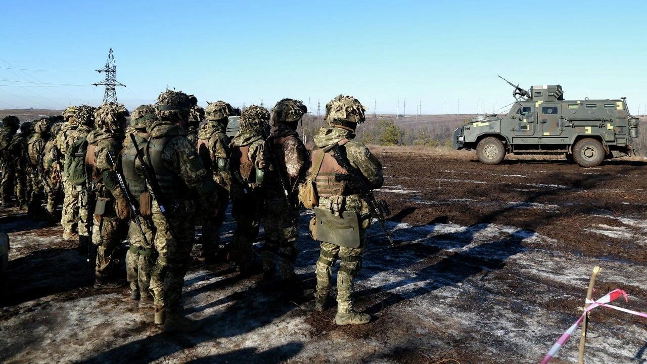 Военнослужащие ВСУ на учениях в Донецкой области Военнослужащие ВСУ на учениях в Донецкой области - РИА Новости, 1920, 19.02.2022