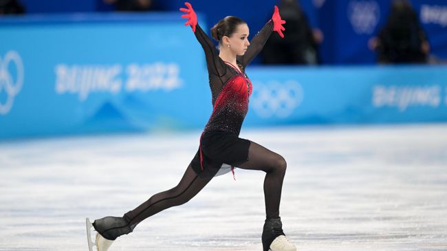 Камила Валиева выступает в произвольной программе женского одиночного катания