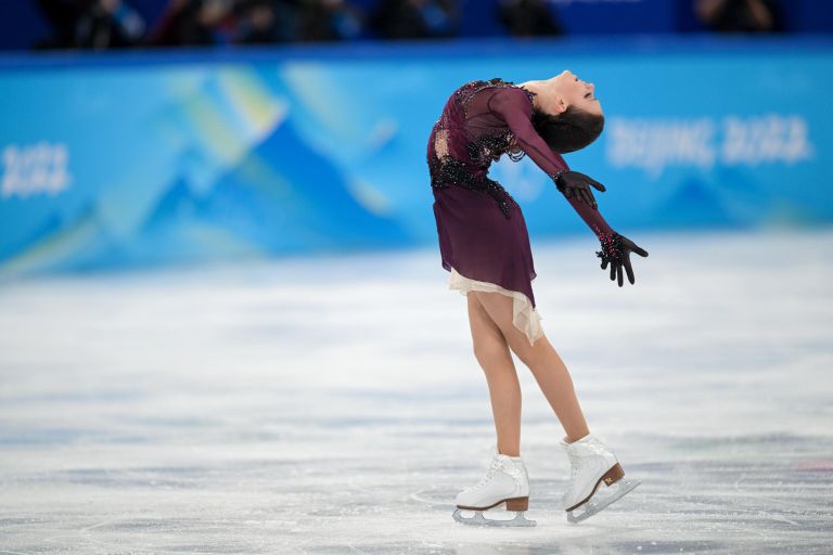 Российская спортсменка, член сборной России (команда ОКР) Анна Щербакова выступает в произвольной программе на соревнованиях по фигурному катанию на XXIV зимних Олимпийских играх в Пекине Российская спортсменка, член сборной России (команда ОКР) Анна Щербакова выступает в произвольной программе на соревнованиях по фигурному катанию на XXIV зимних Олимпийских играх в Пекине