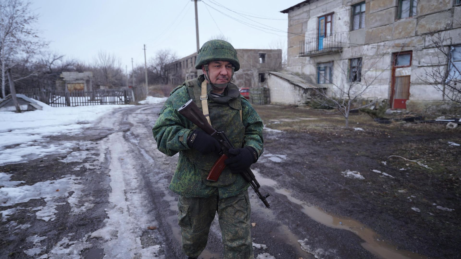 Военнослужащий ЛНР на линии соприкосновения в Луганской области Военнослужащий ЛНР на линии соприкосновения в Луганской области - РИА Новости, 1920, 20.02.2022
