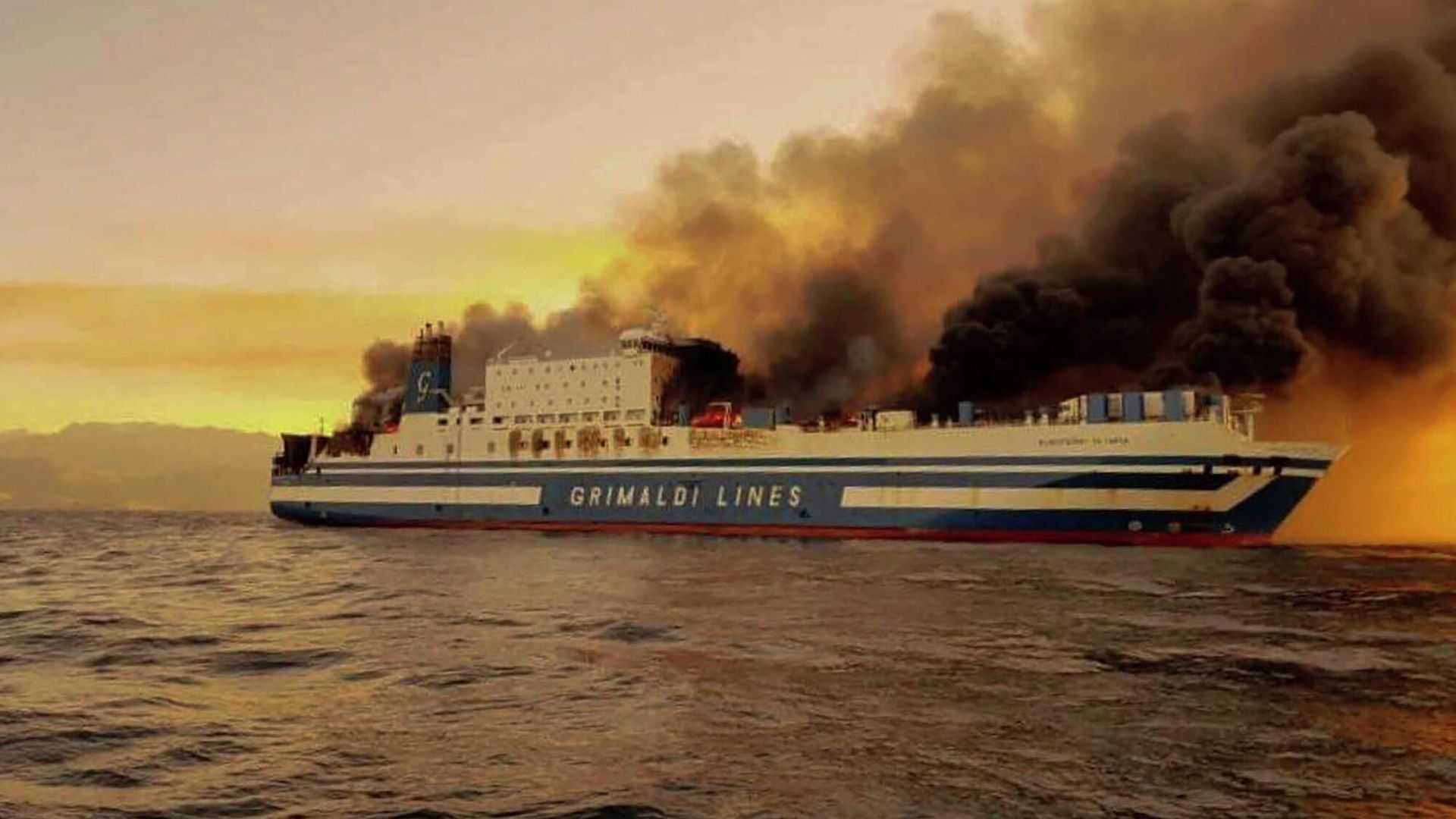 Пожар на пароме Euroferry Olympia в Ионическом море Пожар на пароме Euroferry Olympia в Ионическом море - РИА Новости, 1920, 18.02.2022
